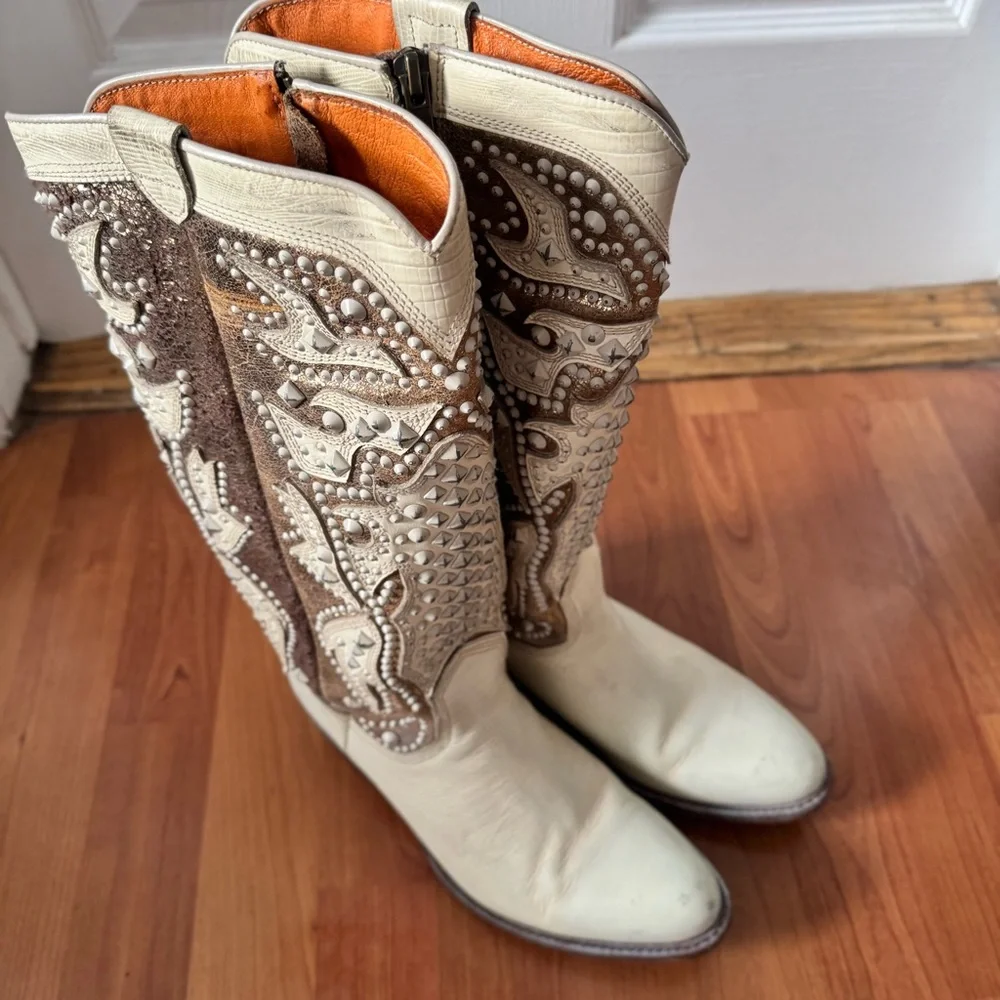 FRYE Off White Handmade Studded Genuine Leather Western Boots 🤍 - Picture 10 of 15